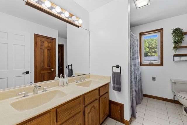 1535 Meridian St, Fall River, MA 02720
