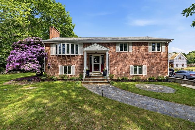 1535 Meridian St, Fall River, MA 02720