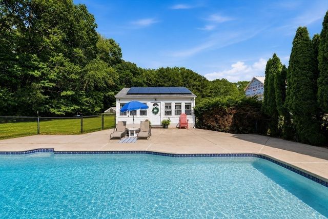 1535 Meridian St, Fall River, MA 02720