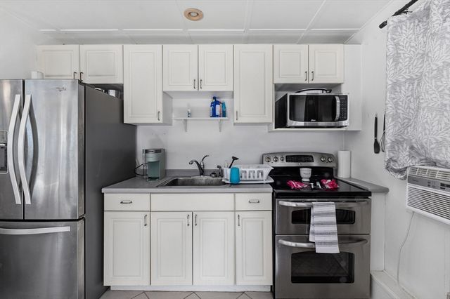 1535 Meridian St, Fall River, MA 02720