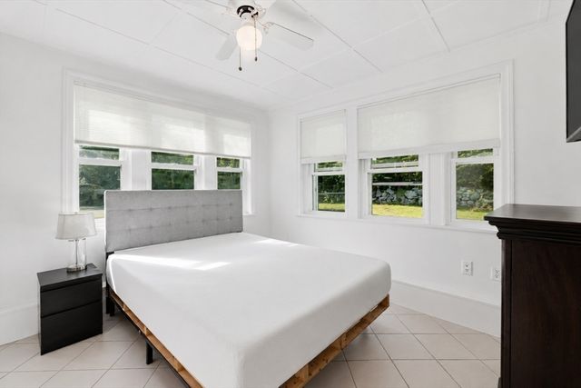 1535 Meridian St, Fall River, MA 02720