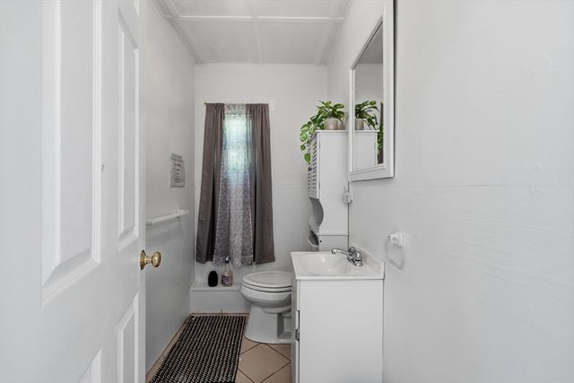 1535 Meridian St, Fall River, MA 02720