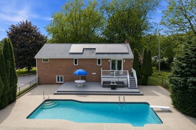 1535 Meridian St, Fall River, MA 02720