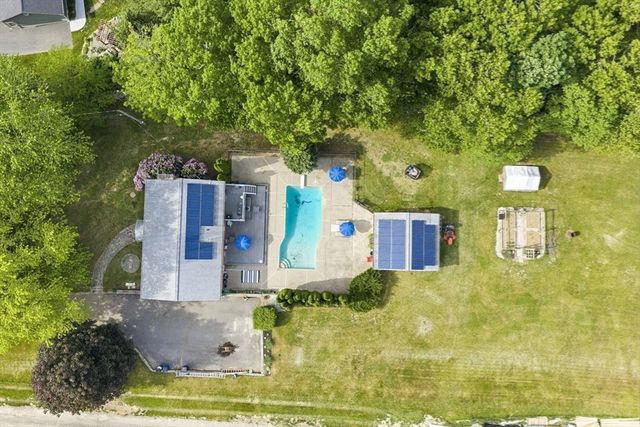 1535 Meridian St, Fall River, MA 02720