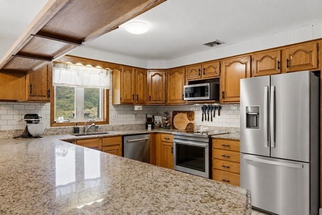 1535 Meridian St, Fall River, MA 02720
