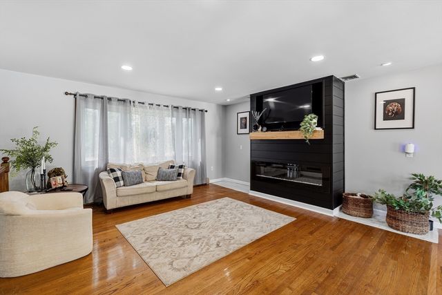 1535 Meridian St, Fall River, MA 02720