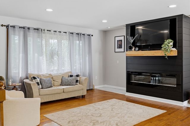 1535 Meridian St, Fall River, MA 02720