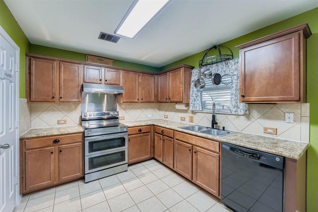 1212 Hensley DR, Leander, TX 78641