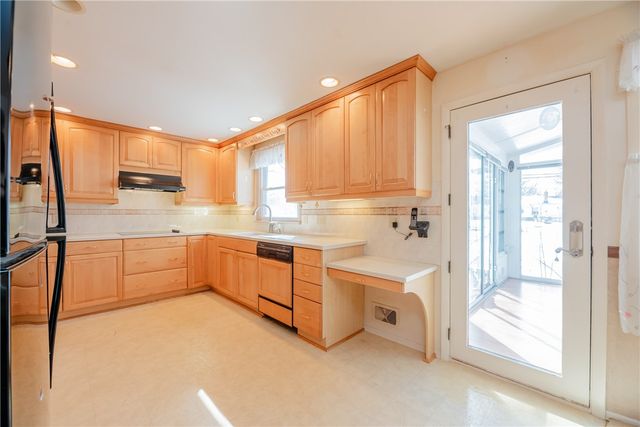 73 Wembly Road, Greece, NY 14616