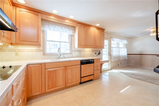 73 Wembly Road, Greece, NY 14616