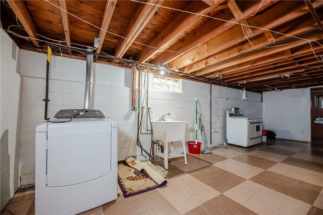 73 Wembly Road, Greece, NY 14616