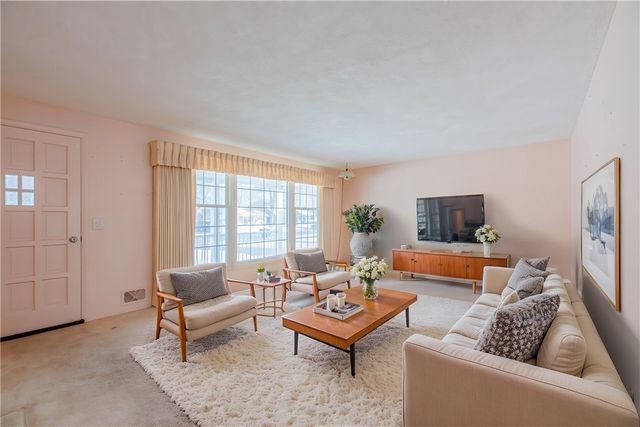 73 Wembly Road, Greece, NY 14616