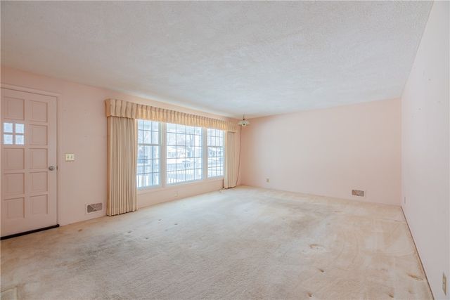 73 Wembly Road, Greece, NY 14616