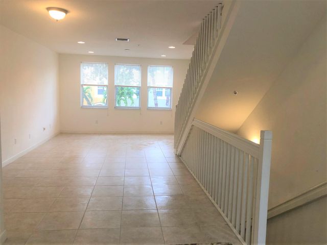 883 Millbrae Court 5, West Palm Beach, FL 33401