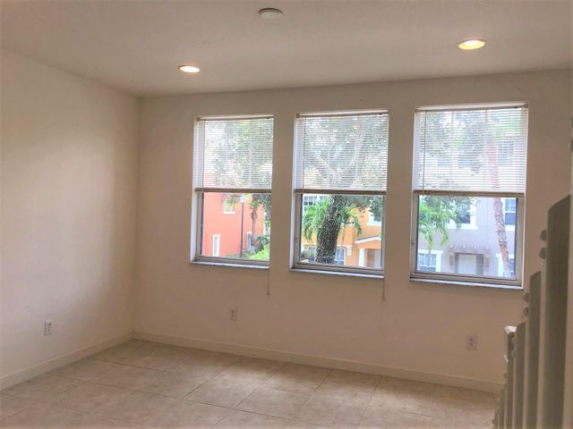 883 Millbrae Court 5, West Palm Beach, FL 33401