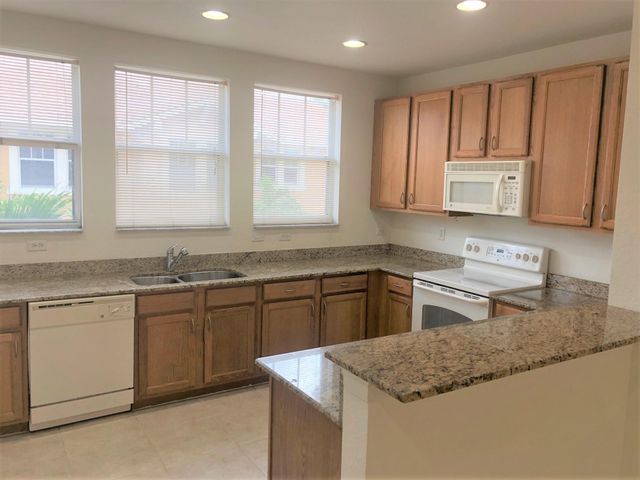 883 Millbrae Court 5, West Palm Beach, FL 33401