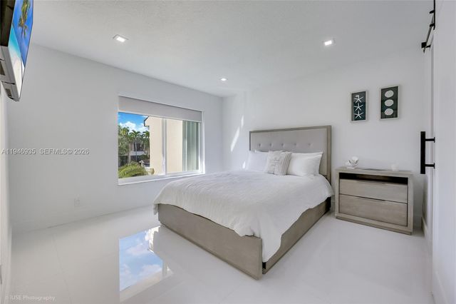 16479 NE 27th Pl 16, North Miami Beach, FL 33160