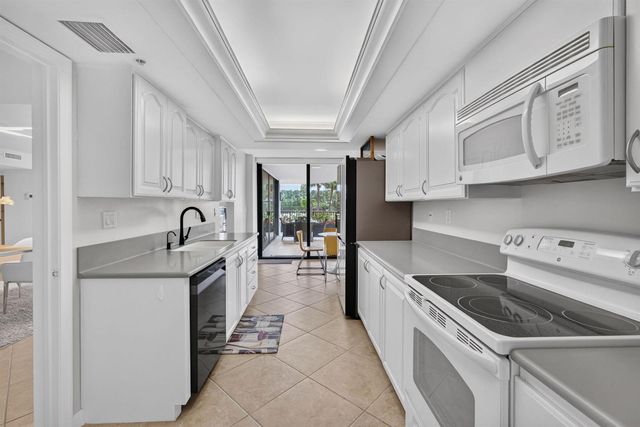 3440 S OCEAN Boulevard 105S, Palm Beach, FL 33480