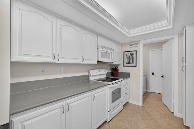 3440 S OCEAN Boulevard 105S, Palm Beach, FL 33480