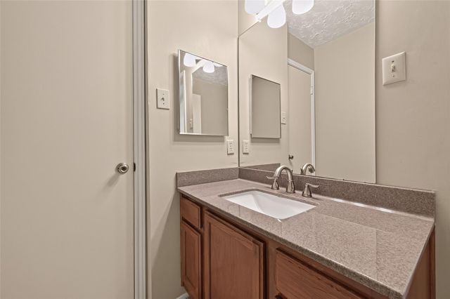 2811 Pheasant Creek Drive, Sugar Land, TX 77498