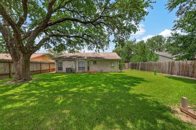 2811 Pheasant Creek Drive, Sugar Land, TX 77498