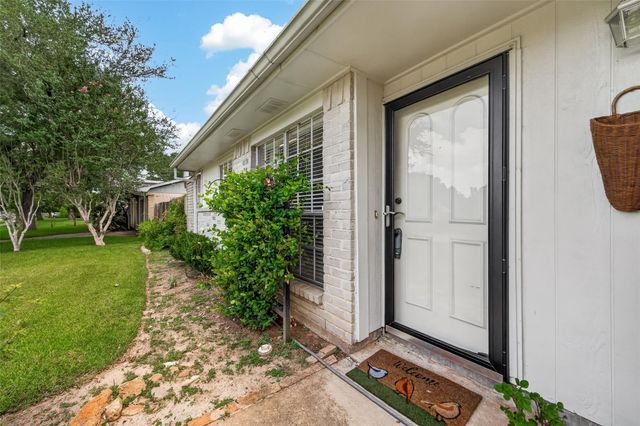 2811 Pheasant Creek Drive, Sugar Land, TX 77498