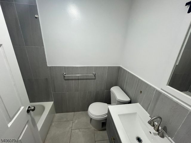 120 Fleming Ave, Newark City, NJ 07105