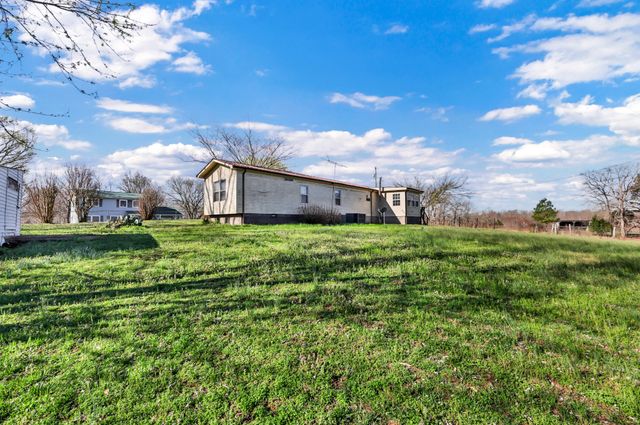 1765 Woolworth Rd, Erin, TN 37061