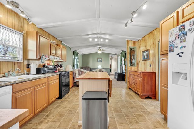 1765 Woolworth Rd, Erin, TN 37061