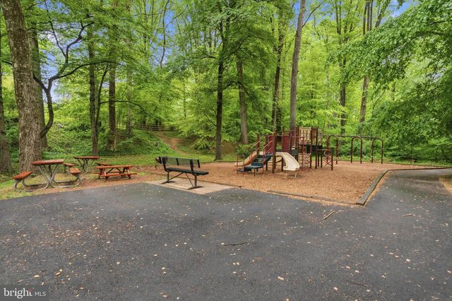 2816 W GEORGE MASON RD, Falls Church, VA 22042