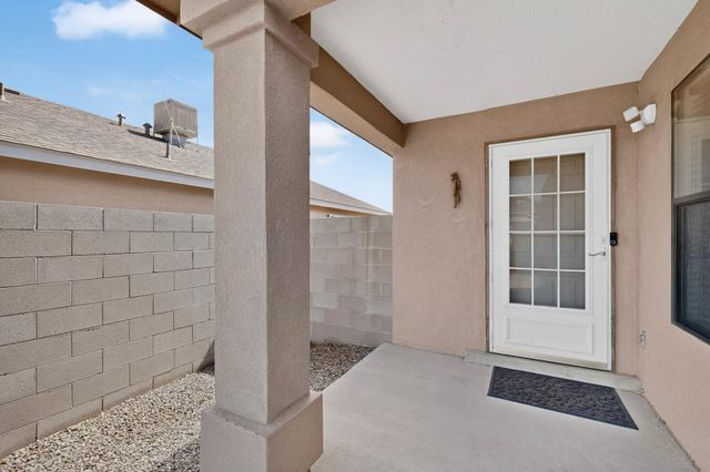 724 Shire Street SW, Albuquerque, NM 87121