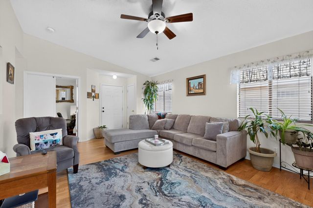 724 Shire Street SW, Albuquerque, NM 87121