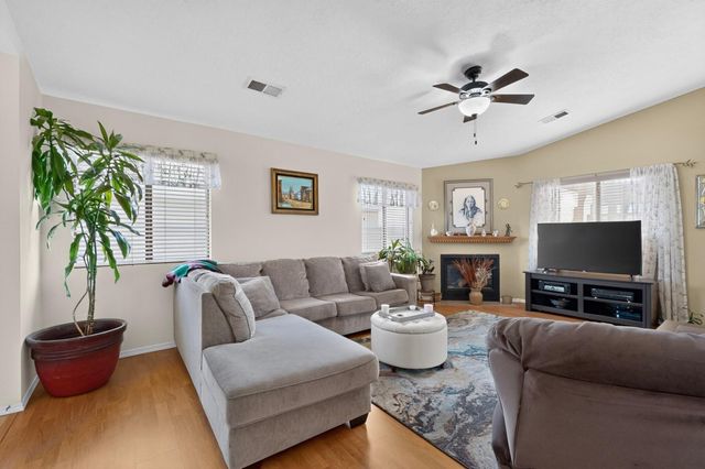 724 Shire Street SW, Albuquerque, NM 87121