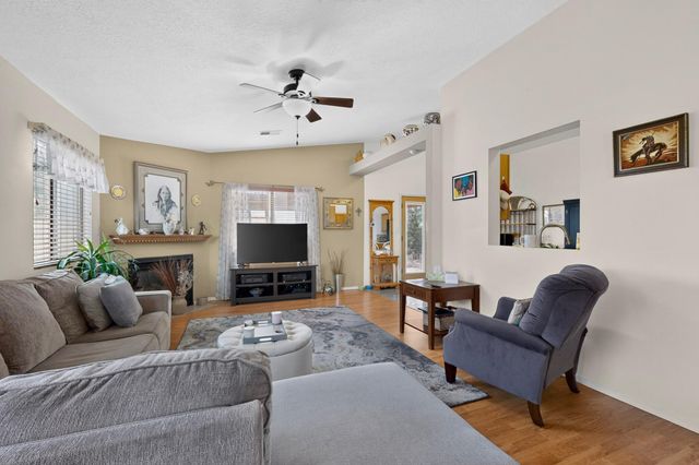 724 Shire Street SW, Albuquerque, NM 87121