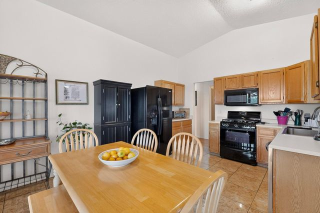 724 Shire Street SW, Albuquerque, NM 87121