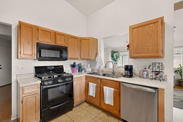724 Shire Street SW, Albuquerque, NM 87121