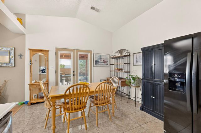 724 Shire Street SW, Albuquerque, NM 87121