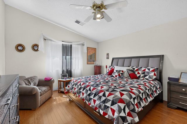 724 Shire Street SW, Albuquerque, NM 87121