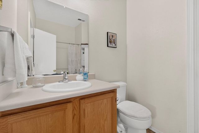724 Shire Street SW, Albuquerque, NM 87121