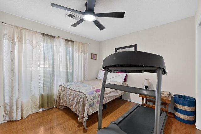 724 Shire Street SW, Albuquerque, NM 87121