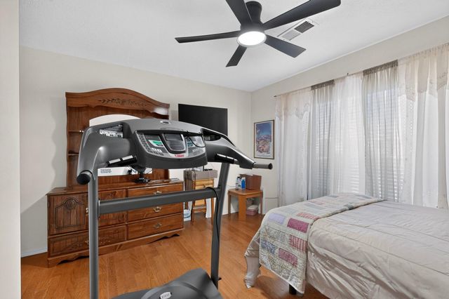 724 Shire Street SW, Albuquerque, NM 87121