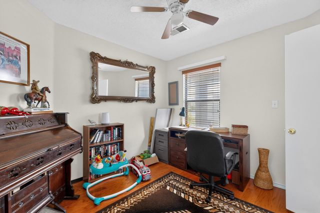 724 Shire Street SW, Albuquerque, NM 87121