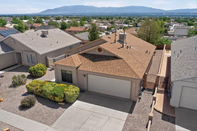 724 Shire Street SW, Albuquerque, NM 87121