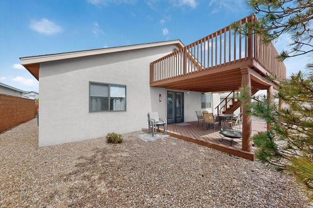 724 Shire Street SW, Albuquerque, NM 87121