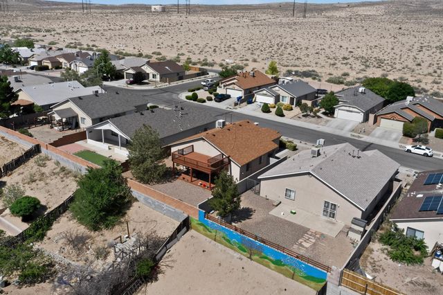 724 Shire Street SW, Albuquerque, NM 87121