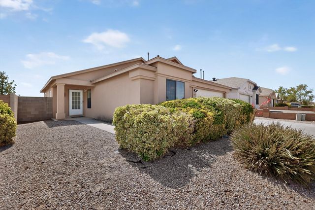 724 Shire Street SW, Albuquerque, NM 87121