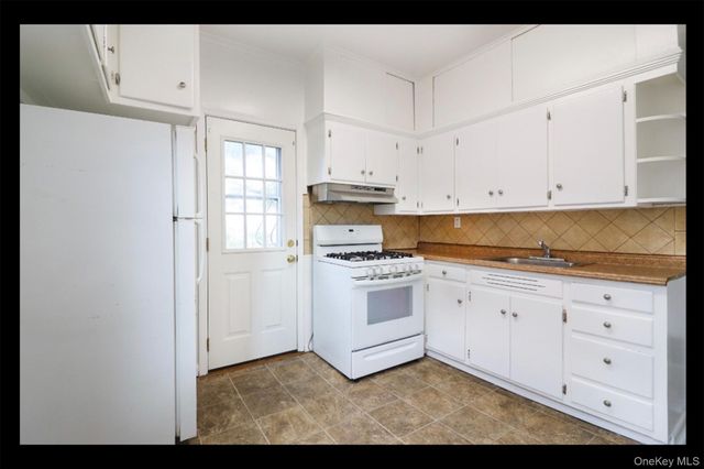97 Van Cortlandt Pk Avenue, Yonkers, NY 10701