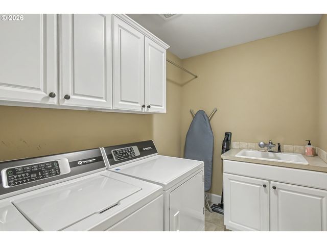 13090 Sw MADISON Ct, Beaverton, OR 97008