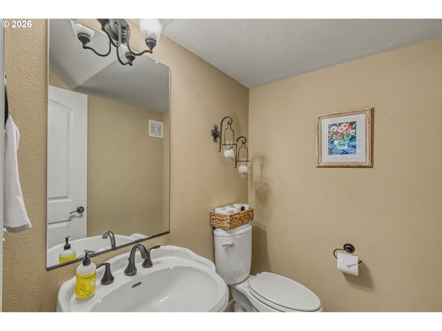 13090 Sw MADISON Ct, Beaverton, OR 97008