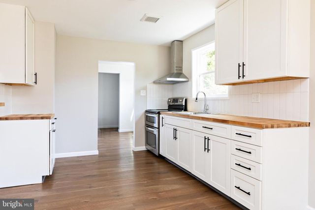 425 HOLLY AVE, Gloucester City, NJ 08030